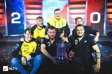 于前场球员 于前场球员