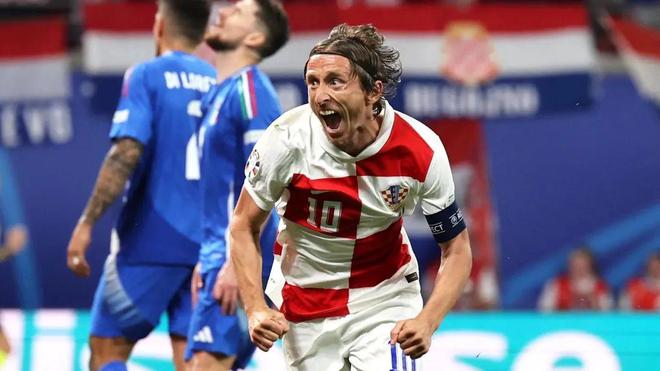 色表现和攻 色表现和攻